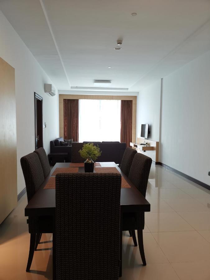 Bernard Holiday Home 2 @ Boulevard Imperial Suite Kuching Exterior foto